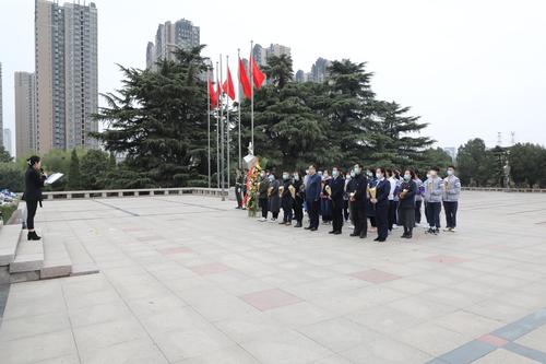 1.郑州艺术幼儿师范学校清明节祭英烈活动