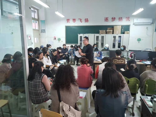 郑丹开展学生心理疏导工作日例会
