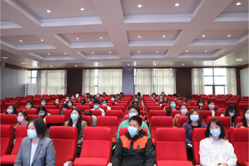 郑州艺术幼儿师范学校全体青年教师参加培训会