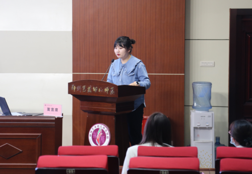 青年教师赵靓围绕幼儿保育课程设置发言