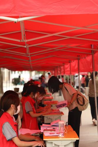 4.老师认真核对报到信息