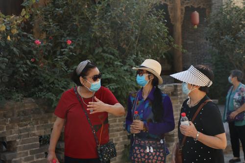 4.亲切交谈，其乐融融