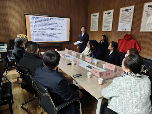 2.主持人黄洋汇报工作室发展规划