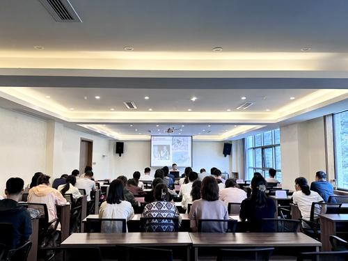 1.专题讲座《红军长征在甘孜》