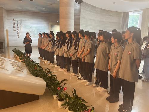 7认真聆听讲解 学习黄河文化