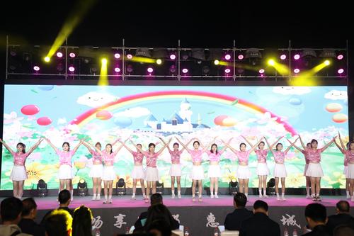 3舞蹈《一起向未来》活力开场
