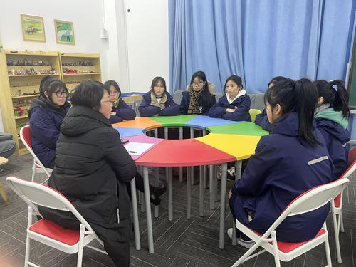 4.专家组成员与学生代表现场座谈