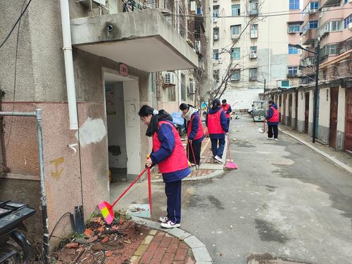 4-合力清扫社区主干道