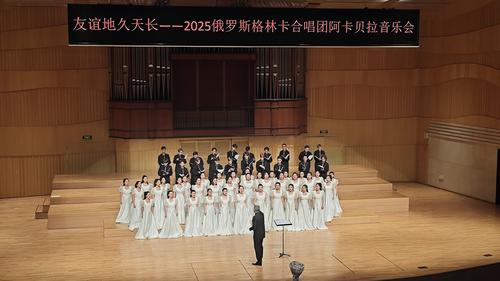 1倾情合作《半个月亮爬上来》