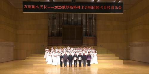 3郑州艺术幼儿师范学校女声合唱团合影