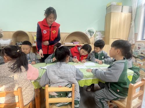 9-志愿者示范橡皮章印法