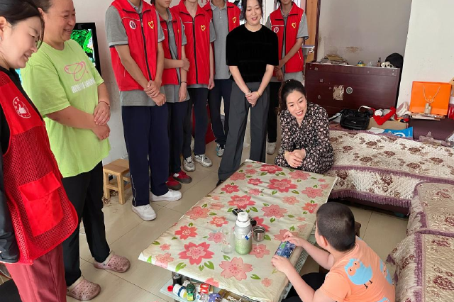 中秋慰问送真情 浓浓关怀暖人心 郑州艺术幼儿师范学校开展 “我们的节日——中秋节”慰问活动