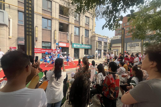 筑梦灯火万家 同庆盛世中华 郑州艺术幼儿师范学校送节目进社区 参加“迎国庆”演出活动