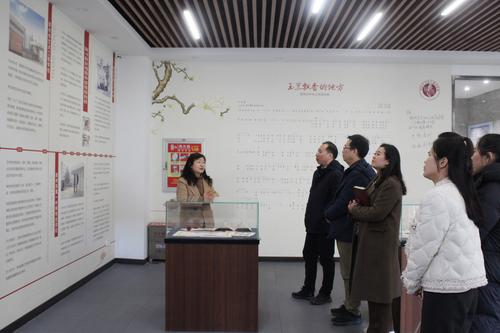 1.了解学校校史文化