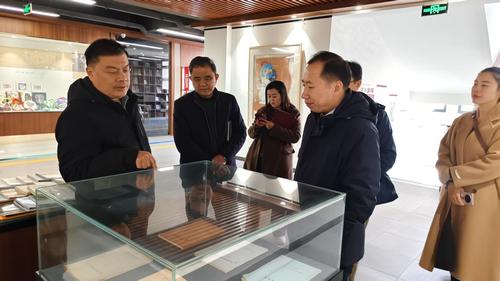 3.马进伟校长介绍学校非遗进校园传承