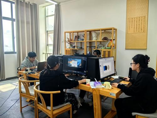 5选手们专心训练