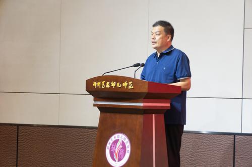 4.学校党委副书记、校长马进伟为参赛队寄语