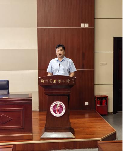 1.副校长谢涛作开场动员