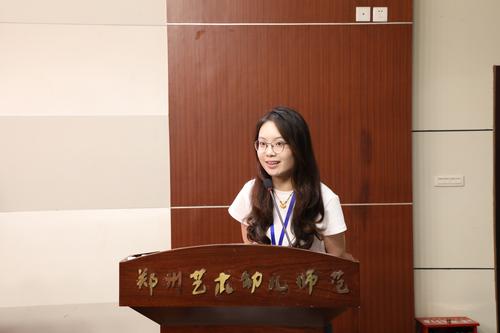 3新入职教师逐一做自我介绍