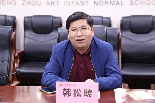 3海南省农垦海口中等专业学校党委委员、副校长韩松畴介绍该校专业特色