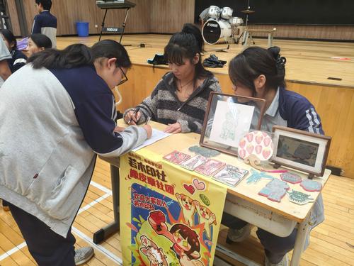 3.省级工艺美术大师贾芳亲临现场