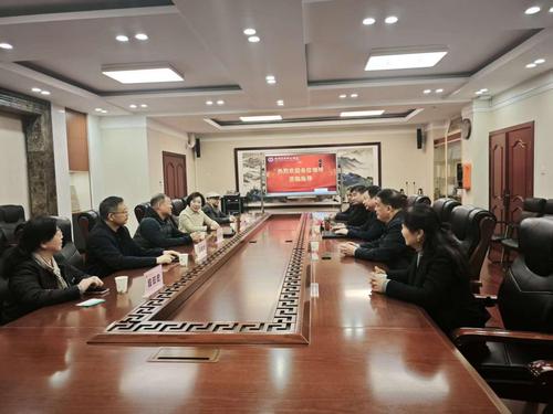 5举行座谈会 5举行座谈会