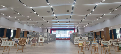 1.郑州艺术幼儿师范学校“教泽绘影 青蓝共展”主题展览开幕