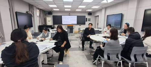 4.各学科教研组进行评课