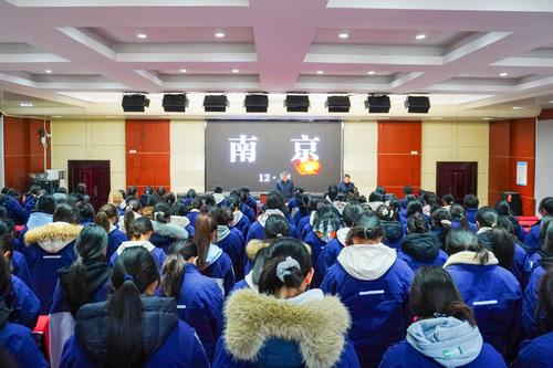 2-全体肃立,沉痛悼念死难者 2-全体肃立,沉痛悼念死难者