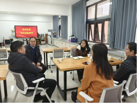 4郑州市教育科学规划与评估中心教研员李云飞亲临考核现场 4郑州市教育科学规划与评估中心教研员李云飞亲临考核现场