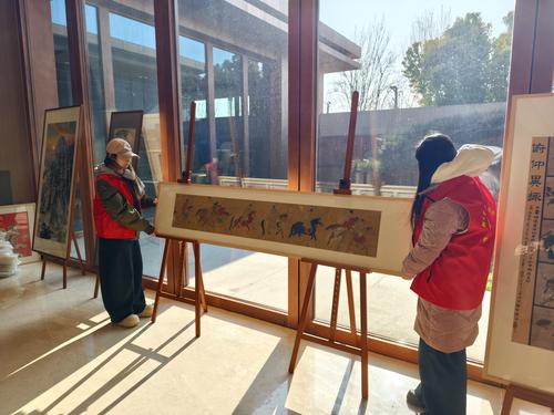 党员教师布展1 党员教师布展1