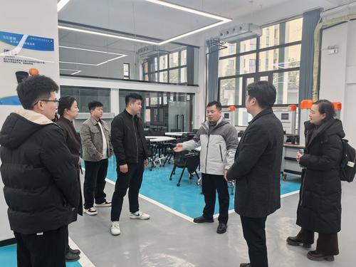 5聂进参观校内实训场地,开展实地研讨活动 5聂进参观校内实训场地,开展实地研讨活动