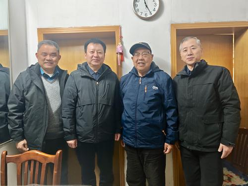 1郑州艺术幼儿师范学校开展2026年春节慰问离退休老干部活动 1郑州艺术幼儿师范学校开展2026年春节慰问离退休老干部活动