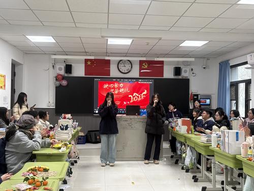 各班学生积极表演