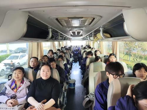1-乘车前往新密中原豫西抗日纪念园
