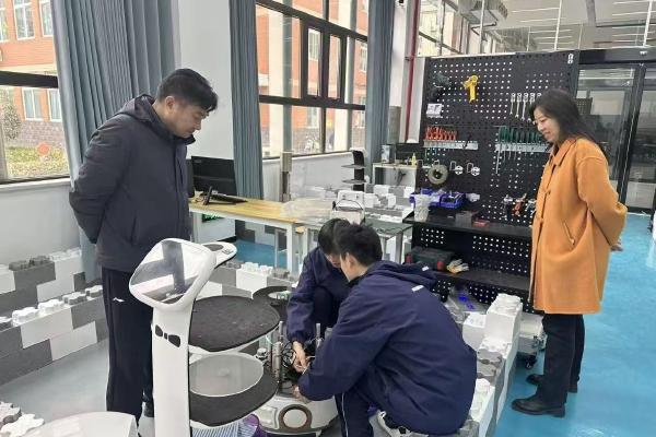 服务机器人装配与维护  普通中专