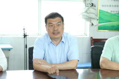 3郑州艺术幼儿师范学校党委副书记、校长马进伟介绍学校发展情况