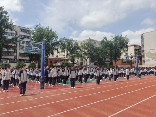 学生们迅速集结 学生们迅速集结