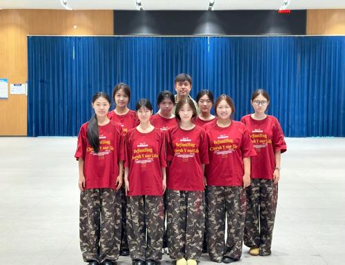 3从反复打磨动作到并肩站上赛场,指导老师悉心护航 3从反复打磨动作到并肩站上赛场,指导老师悉心护航